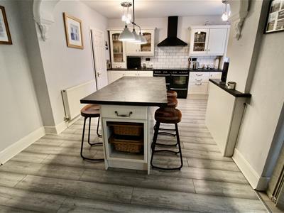 L-Shaped Kitchen/Dining Room